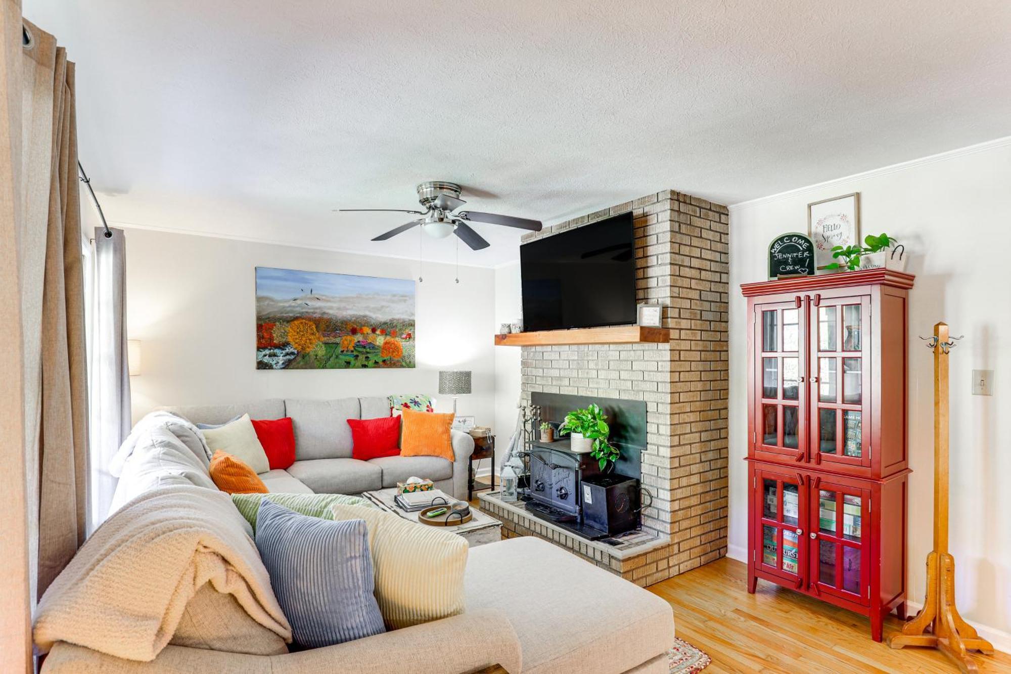 Updated Marshall Home With Fire Pit And Game Room! Exterior photo
