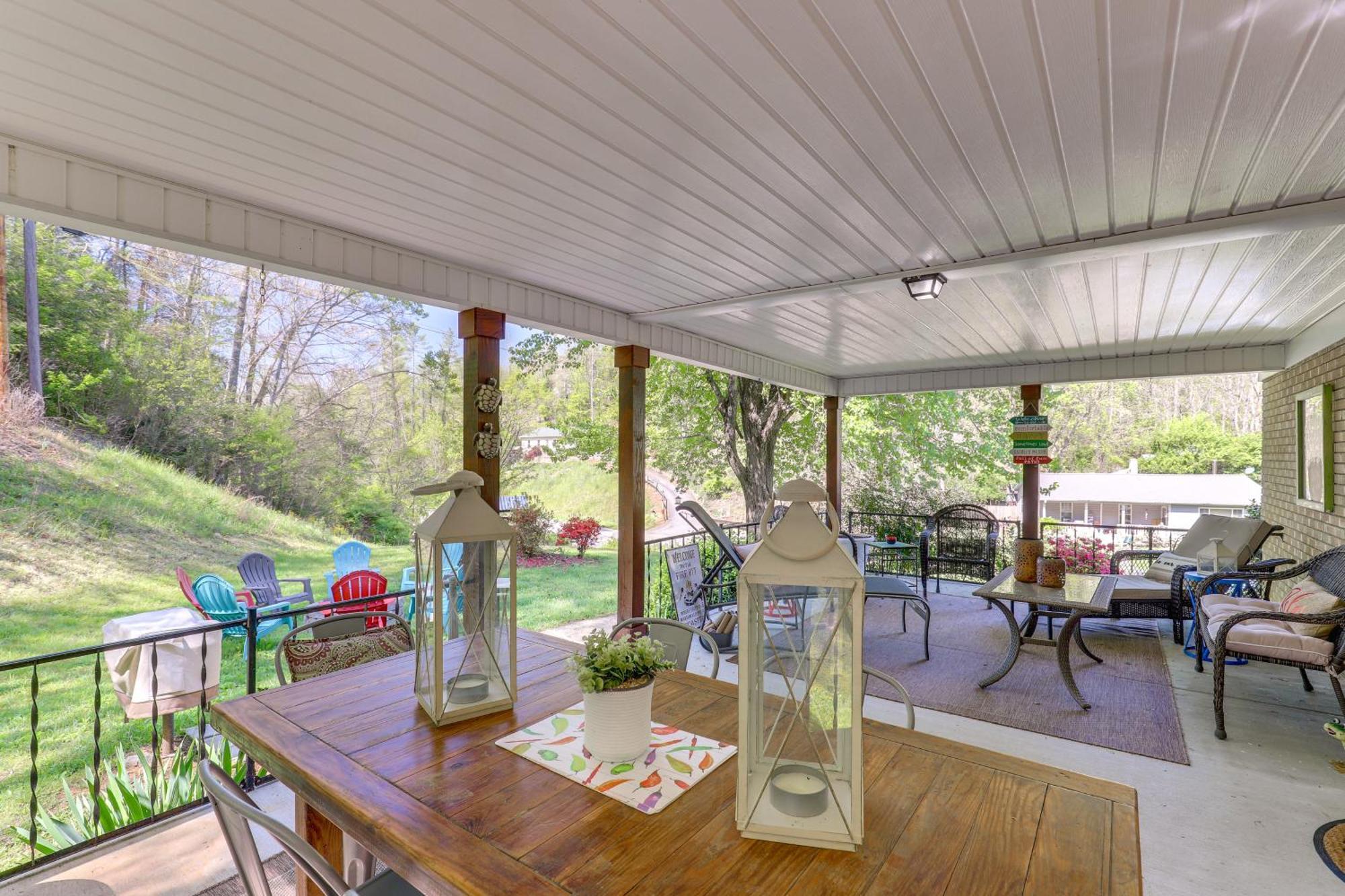 Updated Marshall Home With Fire Pit And Game Room! Exterior photo