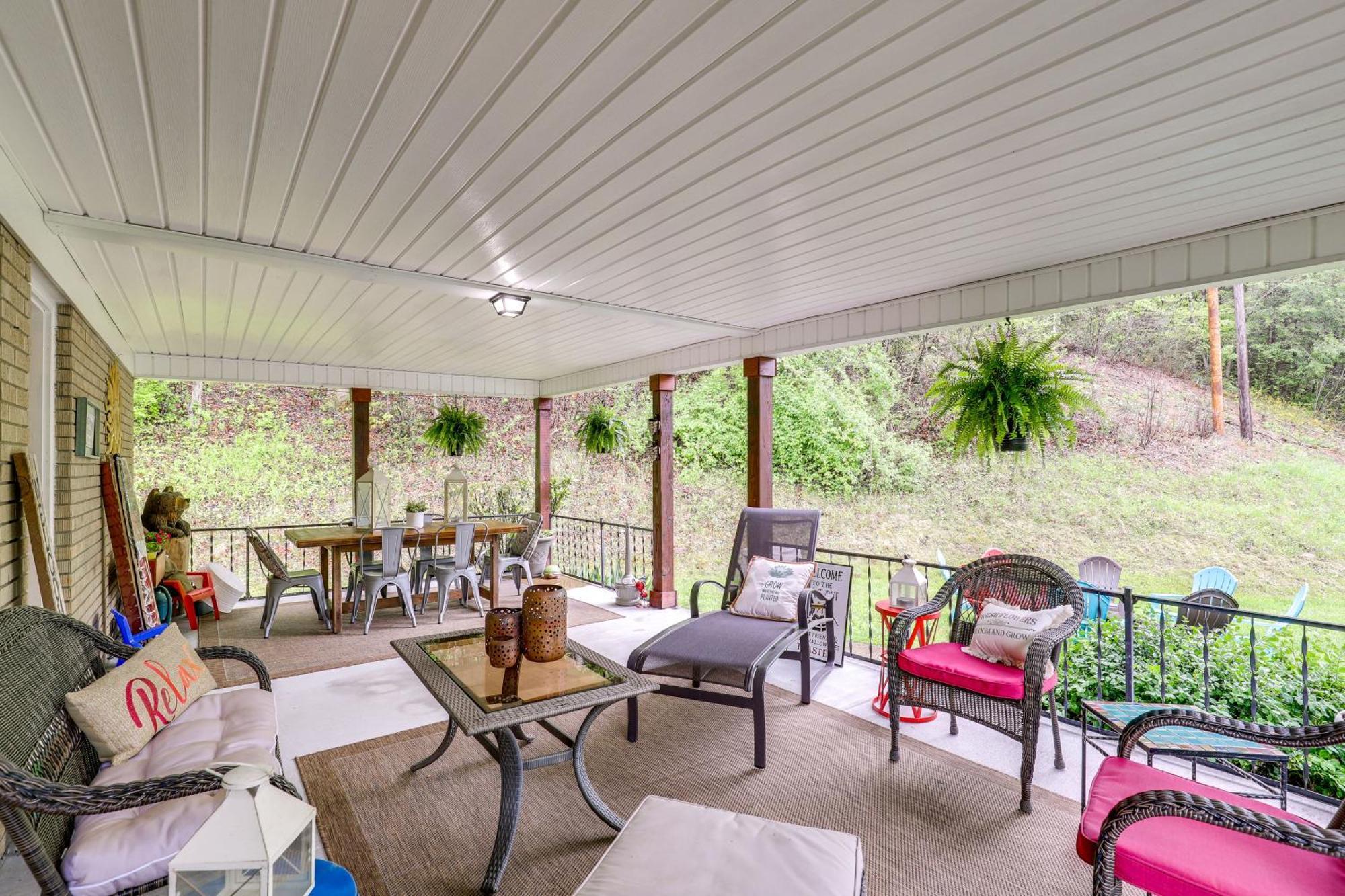 Updated Marshall Home With Fire Pit And Game Room! Exterior photo