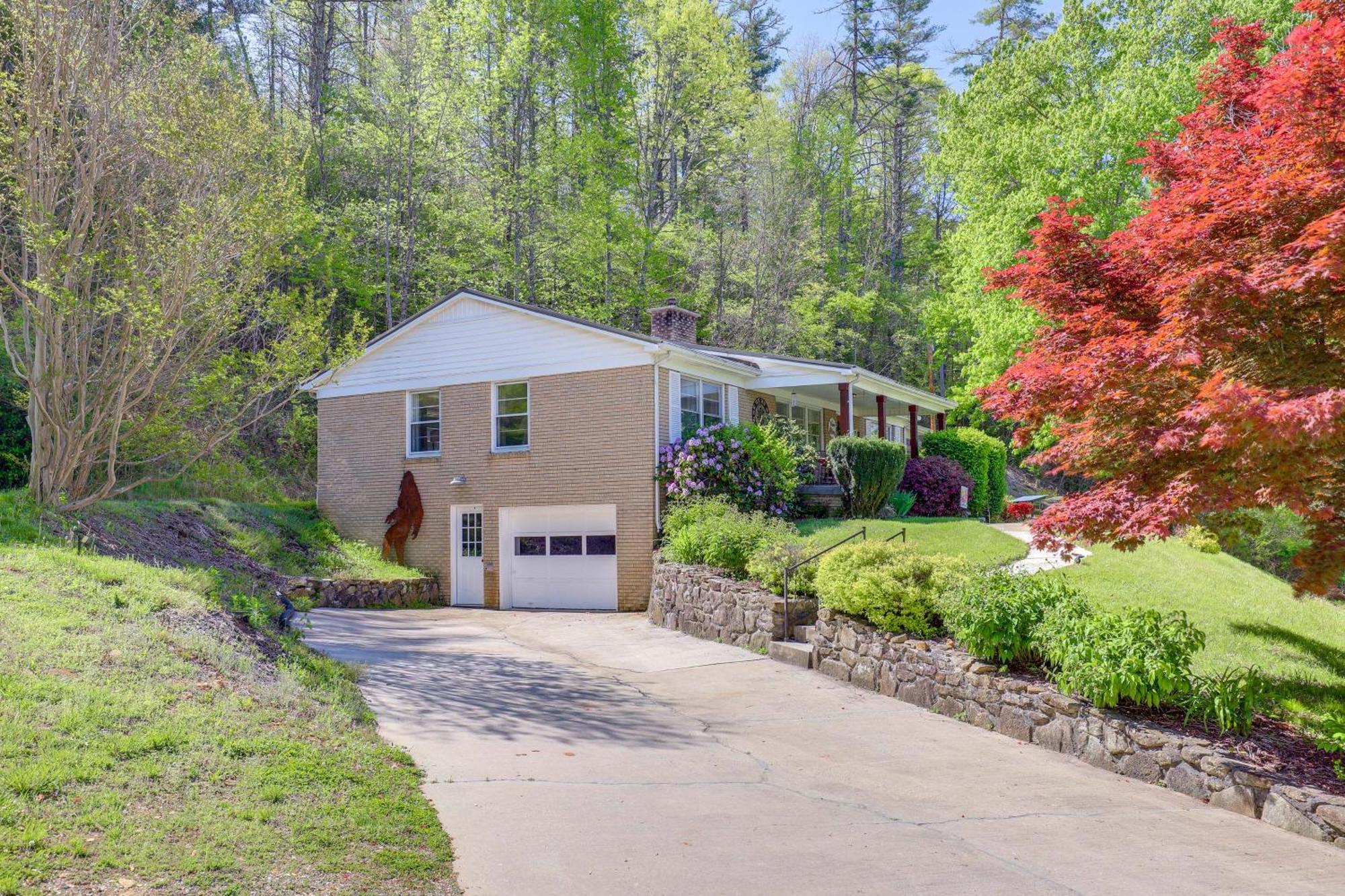 Updated Marshall Home With Fire Pit And Game Room! Exterior photo