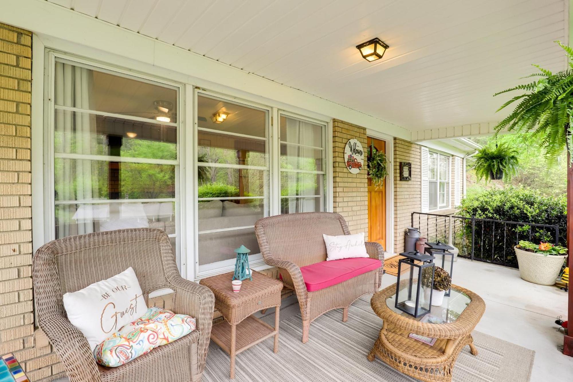 Updated Marshall Home With Fire Pit And Game Room! Exterior photo
